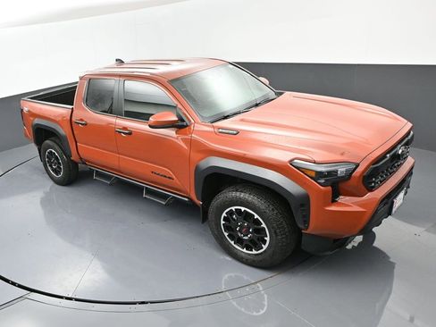 Certified 2025 Toyota Tacoma TRD Off-Road image 39