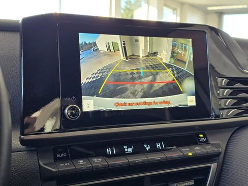 Used 2025 Toyota Camry SE image 30