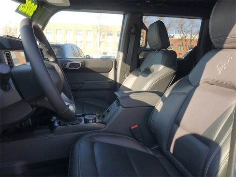 Used 2025 Ford Bronco Badlands image 11