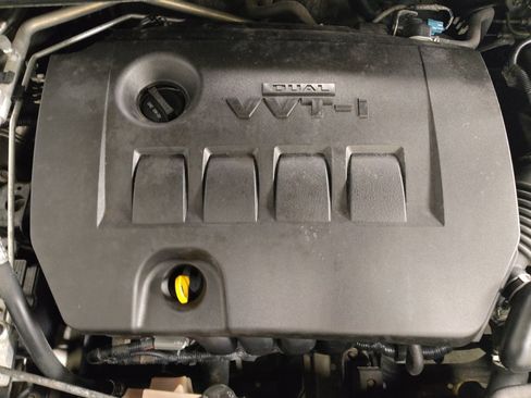 Used 2018 Toyota Corolla LE FWD image 30