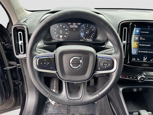 Used 2022 Volvo XC40 T5 Momentum image 12