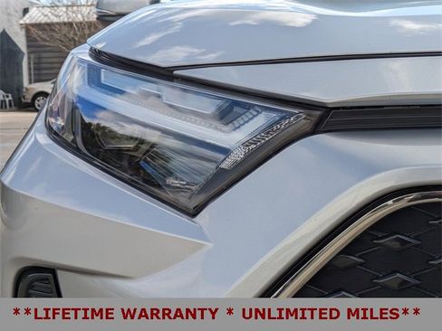Used 2022 Toyota RAV4 SE image 11