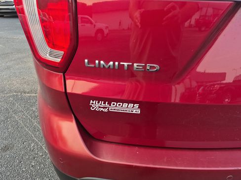 Used 2017 Ford Explorer Limited w/ Equipment Group 301A FWD image 7