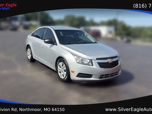 Used 2014 Chevrolet Cruze LS FWD image 7