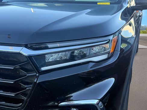 Used 2025 Honda Pilot Touring image 4