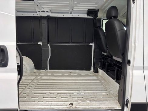 Used 2025 RAM ProMaster 2500 w/ Convenience Group FWD image 9