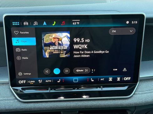 Used 2025 Volkswagen Tiguan S image 30