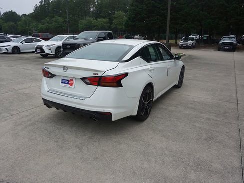 Used 2023 Nissan Altima 2.5 SR w/ SR Premium Package FWD image 23