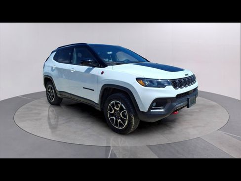 Used 2025 Jeep Compass Trailhawk AWD/4WD image 7
