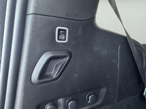 Used 2024 Jeep Wagoneer Series II w/ Flexible Seating Group image 40