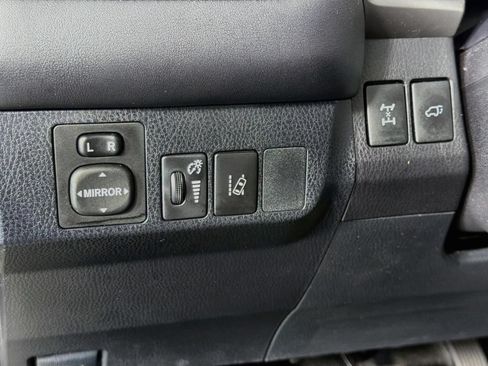 Used 2017 Toyota RAV4 XLE AWD/4WD image 37