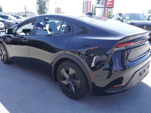 Used 2025 Toyota Prius LE FWD image 5