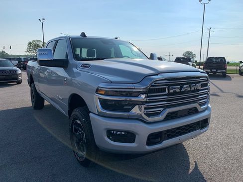 Used 2026 RAM 2500 Laramie AWD/4WD image 13