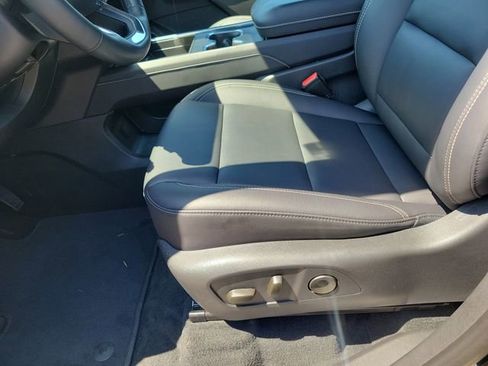 Used 2025 GMC Acadia Elevation w/ Elevation Premium Package FWD image 15