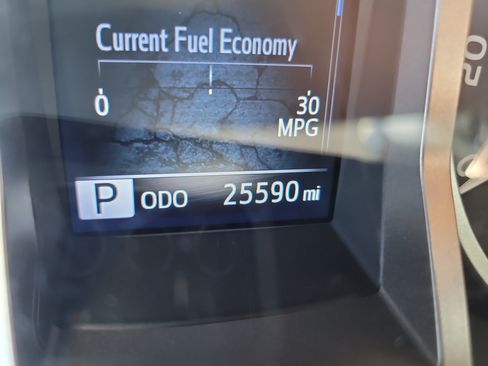 Used 2023 Toyota Tacoma SR5 AWD/4WD image 32