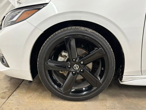 Used 2023 Nissan Sentra SR w/ SR Premium Package FWD image 9