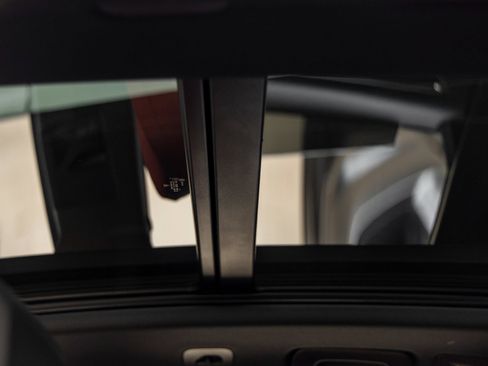 New 2026 Porsche Macan image 24