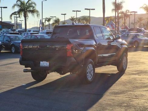 Used 2025 Toyota Tacoma SR image 5