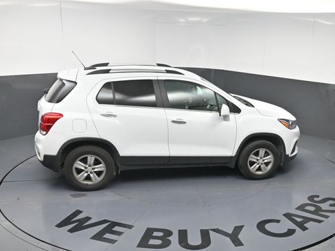 Used 2019 Chevrolet Trax LT w/ LT Convenience Package image 24