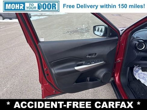 Used 2018 Nissan Kicks SR w/ Premium Package image 14