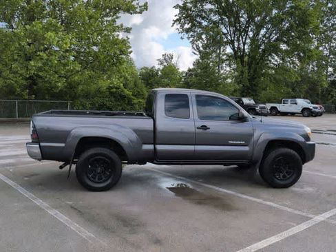 Used 2010 Toyota Tacoma PreRunner RWD image 9