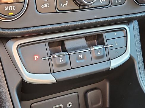 Certified 2022 GMC Terrain SLE w/ Driver Convenience Package image 15