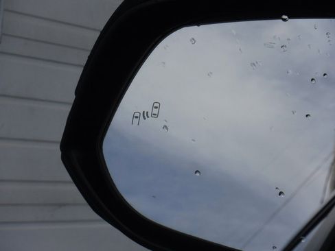 Used 2023 Toyota RAV4 XLE Premium image 24