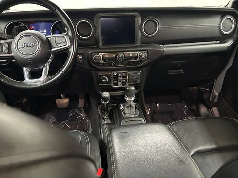 Used 2022 Jeep Wrangler Unlimited Sahara AWD/4WD image 16