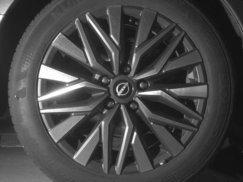 Used 2025 Nissan Altima 2.5 SV FWD image 15