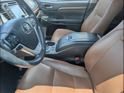 Used 2018 Toyota Highlander Limited Platinum AWD/4WD image 8