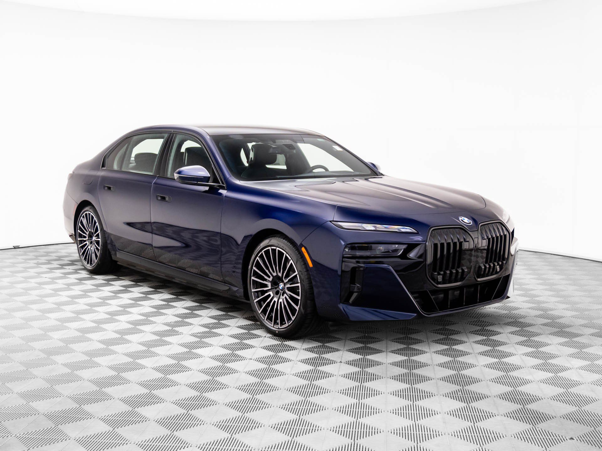 Used 2026 BMW 750e xDrive w/ Executive Package AWD/4WD image 8