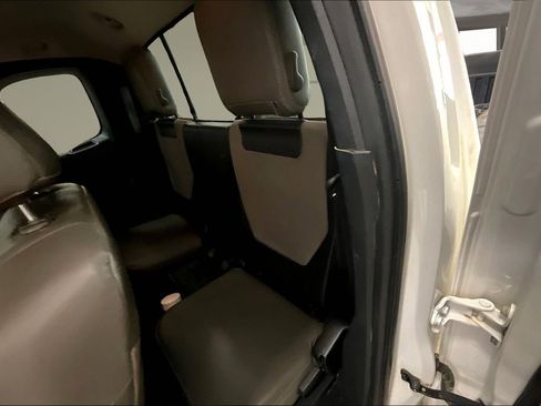 Used 2017 Toyota Tacoma SR image 19