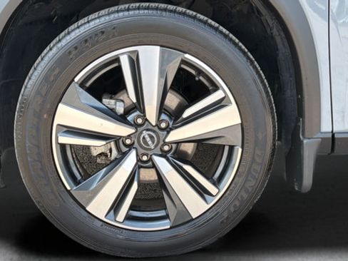 Used 2024 Nissan Rogue SL AWD/4WD image 45