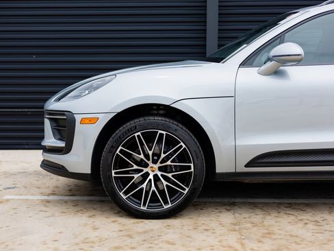 Certified 2025 Porsche Macan image 11