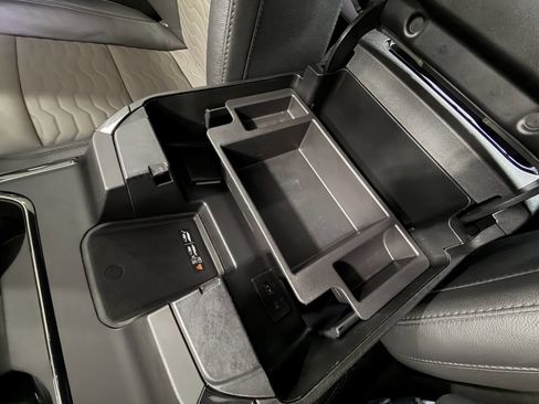 Used 2024 Chevrolet Silverado 2500 ZR2 w/ Technology Package image 37