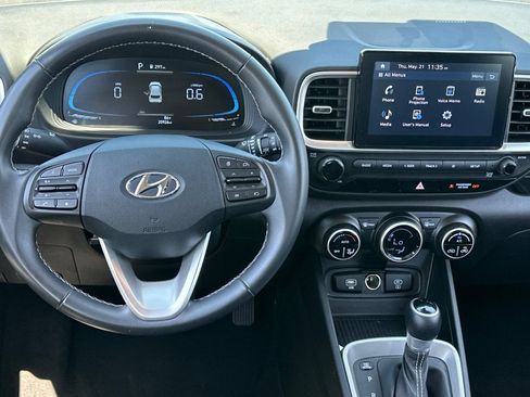 Used 2025 Hyundai Venue SEL FWD image 18