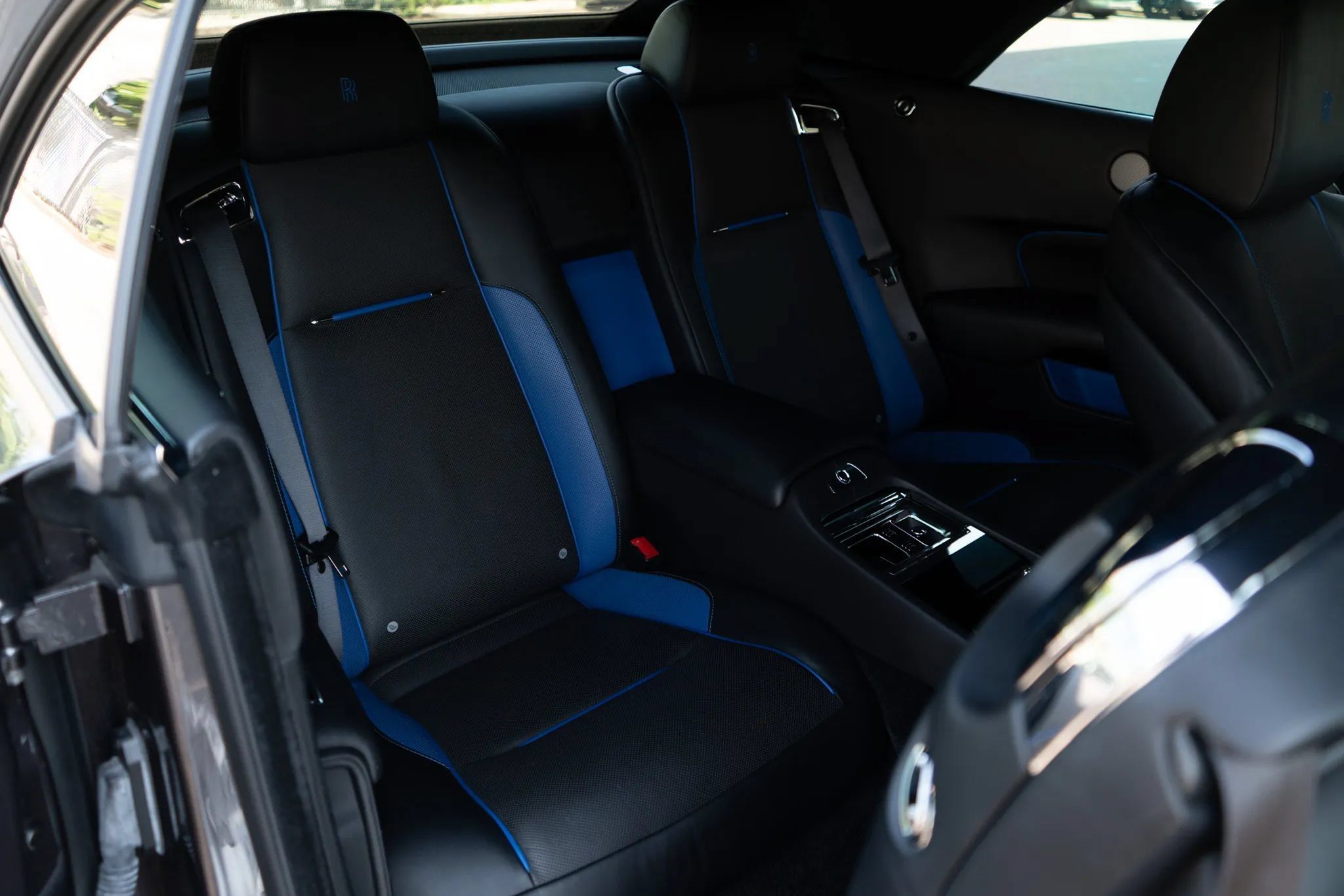 Used 2017 Rolls-Royce Dawn RWD image 72