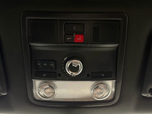 Used 2018 Volkswagen Beetle 2.0T SE w/ SE Premium Package image 28