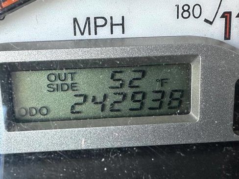 Used 2006 Toyota Corolla CE FWD image 40