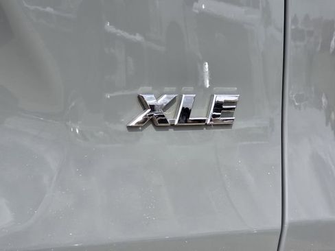 Used 2020 Toyota RAV4 XLE Premium image 32