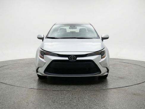 Used 2025 Toyota Corolla LE image 2
