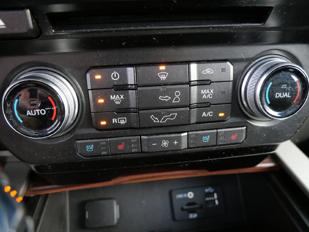 Used 2015 Ford F150 Lariat w/ Equipment Group 502A Luxury AWD/4WD image 26
