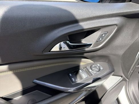 Used 2024 Chevrolet Trax ACTIV w/ Sunroof Package image 16