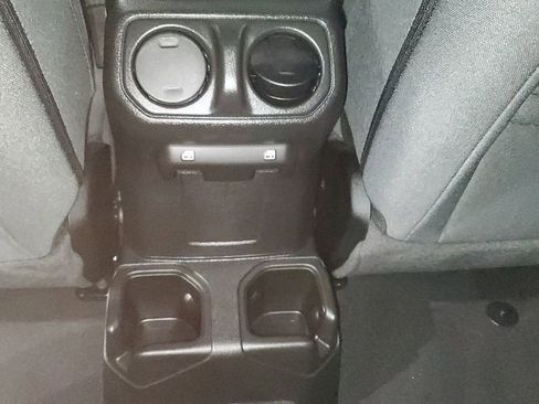 Used 2024 Jeep Gladiator Sport image 12