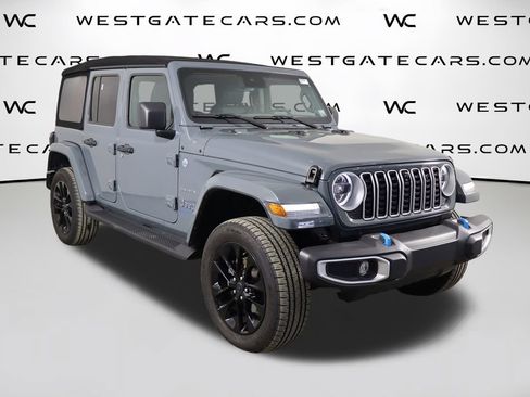 Used 2024 Jeep Wrangler Unlimited Sahara w/ Technology Group AWD/4WD image 43