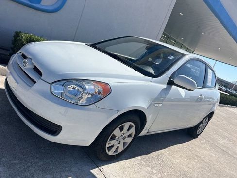 Used 2010 Hyundai Accent GS w/ Premium Pkg 3 FWD image 4