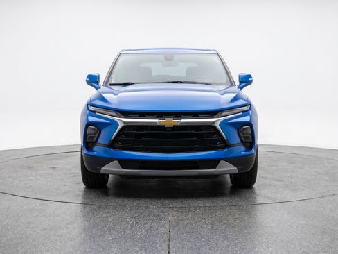 Used 2025 Chevrolet Blazer LT FWD image 2