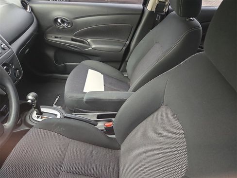 Used 2017 Nissan Versa SV image 9