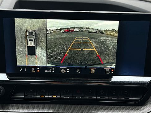 Used 2025 Chevrolet Silverado 1500 ZR2 w/ Technology Package image 25