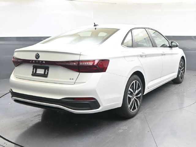 Used 2026 Volkswagen Jetta SE FWD image 5